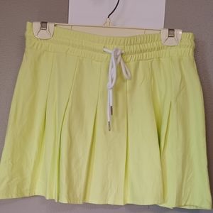 Pleaded New neon yellow skirt with elastic and drawstring no pockets
